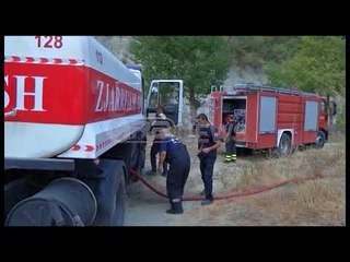 Ora News - Zjarret, helikopterët VIVA ndërhyjnë në Pukë e Kurbin