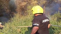 Zjarri afër kishës së Laçit, rrezikohen edhe banesat - Top Channel Albania - News - Lajme