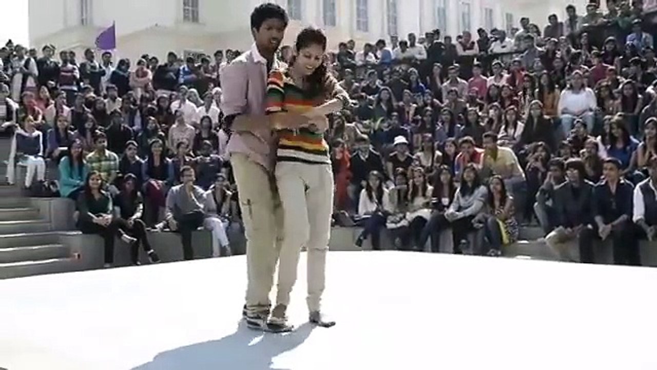 Girl and boy in front of everyone in the college, ugly dance ◆ Viral video