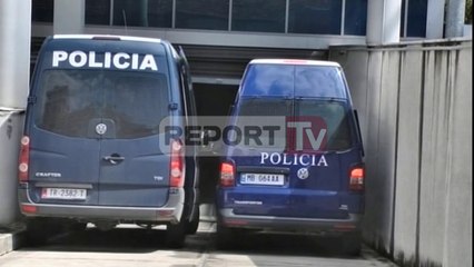 Report TV - Vrau gruan gjyqtare, mbërrin në gjykatë Fadil Kasemi