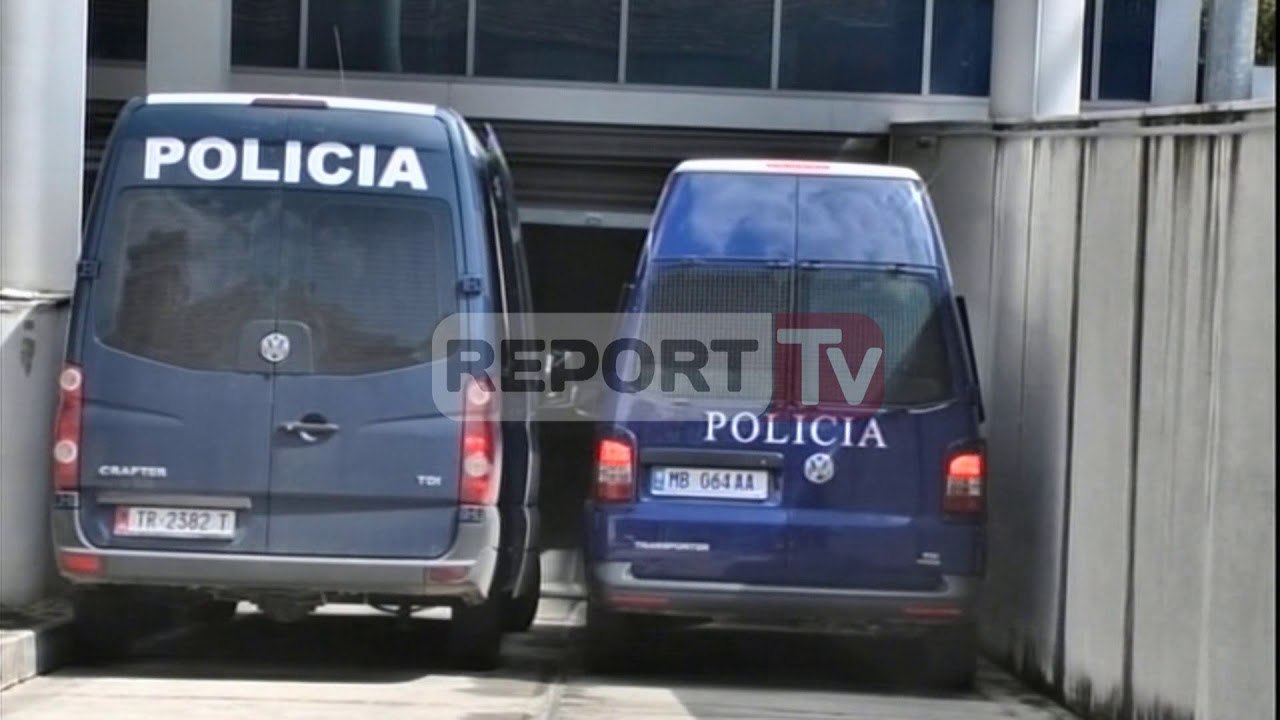 Report TV - Vrau gruan gjyqtare, mbërrin në gjykatë Fadil Kasemi