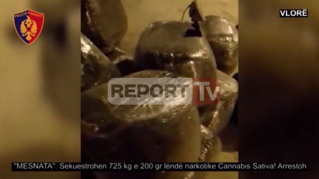 Report TV - Vlorë,policia zbulon 725 kg drogë në vilë 4 katëshe, dy të arrestuar