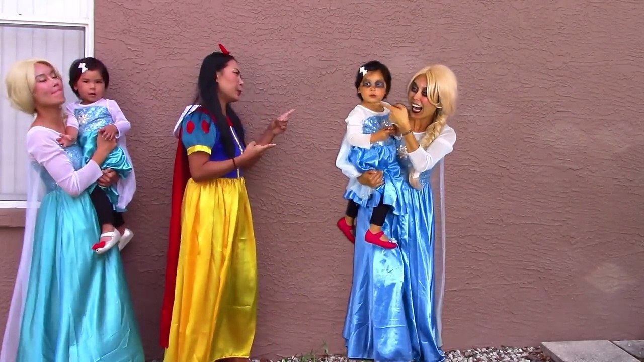 Bad Elsa baby vs Frozen Elsa, Snow White, bad Elsa w/ Ice Cream Drive Thru, Traffic Cop