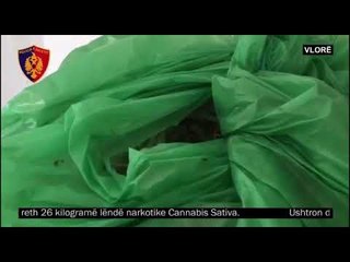 53-vjeçari dhunonte gruan, policia shkon ta arrestojë dhe i gjen drogë