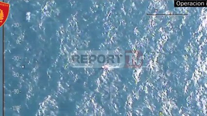 Report TV - Jaht me drogë në Pulja,kapen 4 t marijuanë, pranga 3 shqiptarëve