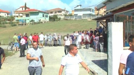 Report TV - Do të djegin kafshë dhe mbetje në Shijak, banorët në protestë