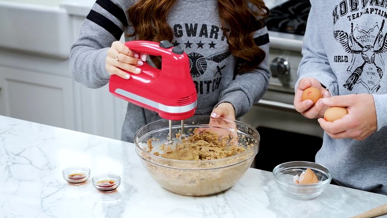 HARRY POTTER BUTTERBEER CAKE ft CaptainSparklez - NERDY NUMMIES