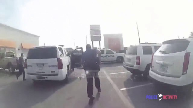 Arrestohet për vjedhje, ia mbath me makinën e policisë - Top Channel Albania - News - Lajme
