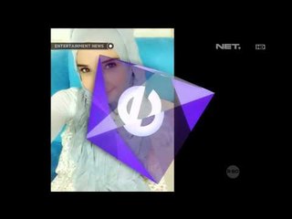 Gaya selebriti dengan hijab warna pastel