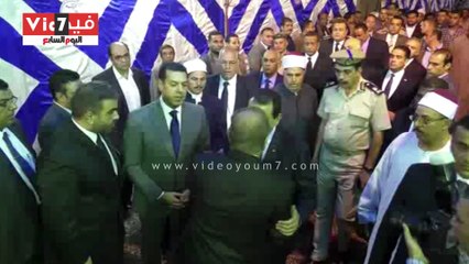 محافظ أسيوط يقدم واجب العزاء لأسرة الشهيد المقدم أحمد فايز بمسقط رأسه   أسيوط - ضحا صالح   قدم المهندس ياسر الدسوقي محاف