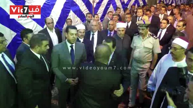 محافظ أسيوط يقدم واجب العزاء لأسرة الشهيد المقدم أحمد فايز بمسقط رأسه أسيوط - ضحا صالح قدم المهندس ياسر الدسوقي محاف