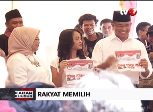 Anies Baswedan Mencoblos di TPS 28 Cilandak Barat