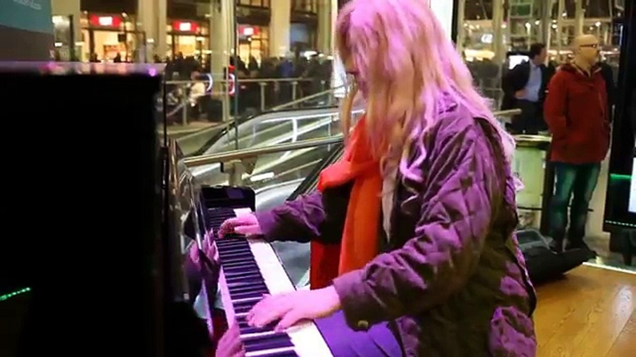 When professional pianists plays on the street Part 1