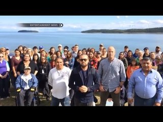 Leonardo Dicaprio melaksanakan tantangan Ice Bucket