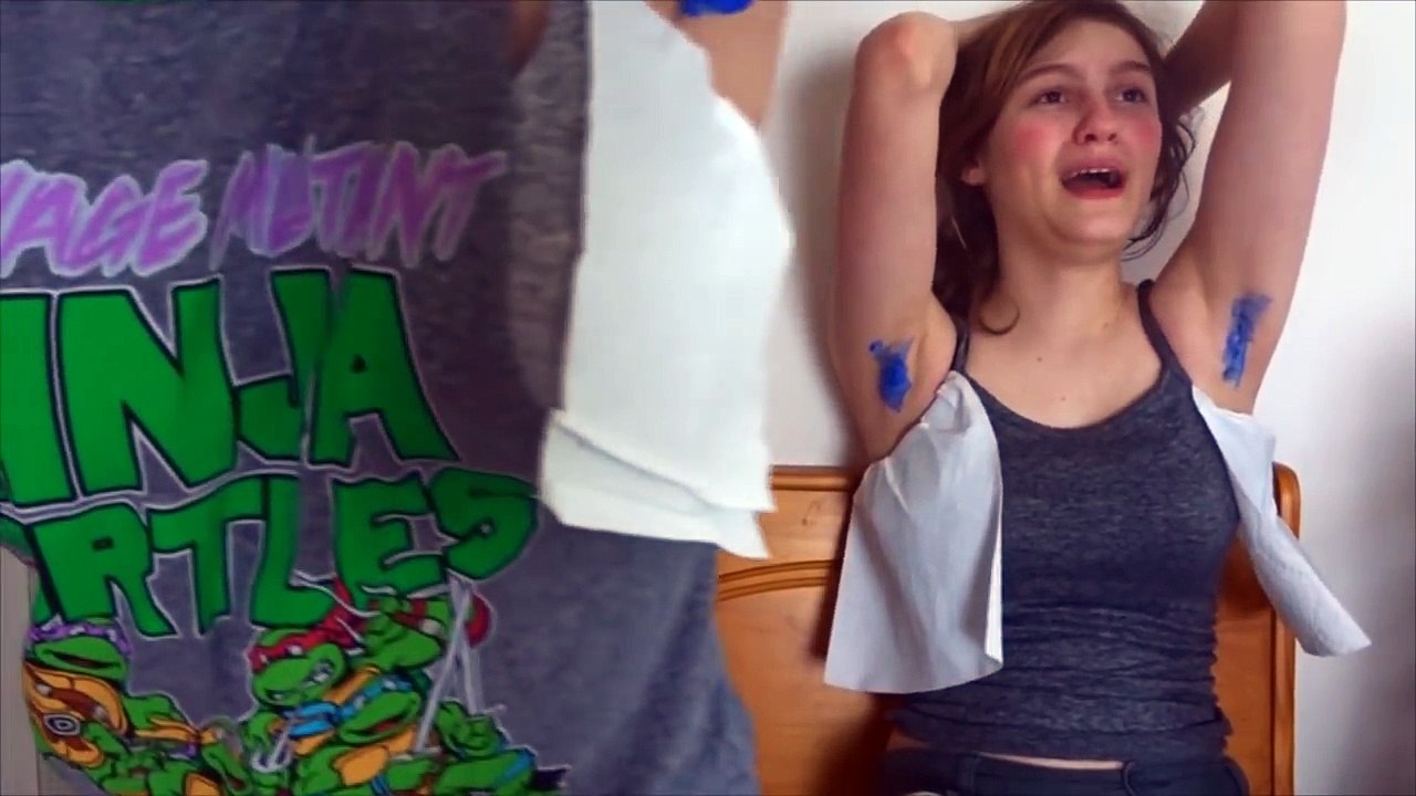 WE DYED OUR ARMPIT HAIR BLUE! -Tutorial Included-