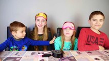 MAKEUP CHALLENGE Filles VS Garçons - La vengeance des filles : Maquillage à laveugle !
