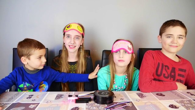 MAKEUP CHALLENGE Filles VS Garçons - La vengeance des filles : Maquillage à laveugle !