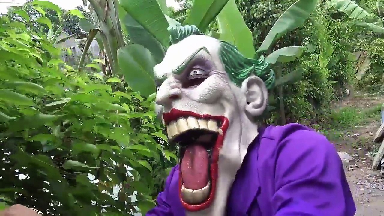 Homem Aranha Médico Injetando para Nádega Elsa congelada! Palhaço Cutucar Nádega Anna Princesa