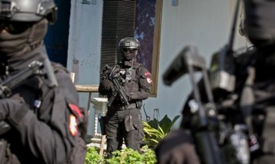 Polisi Sita Barang Bukti Seorang Terduga Teroris