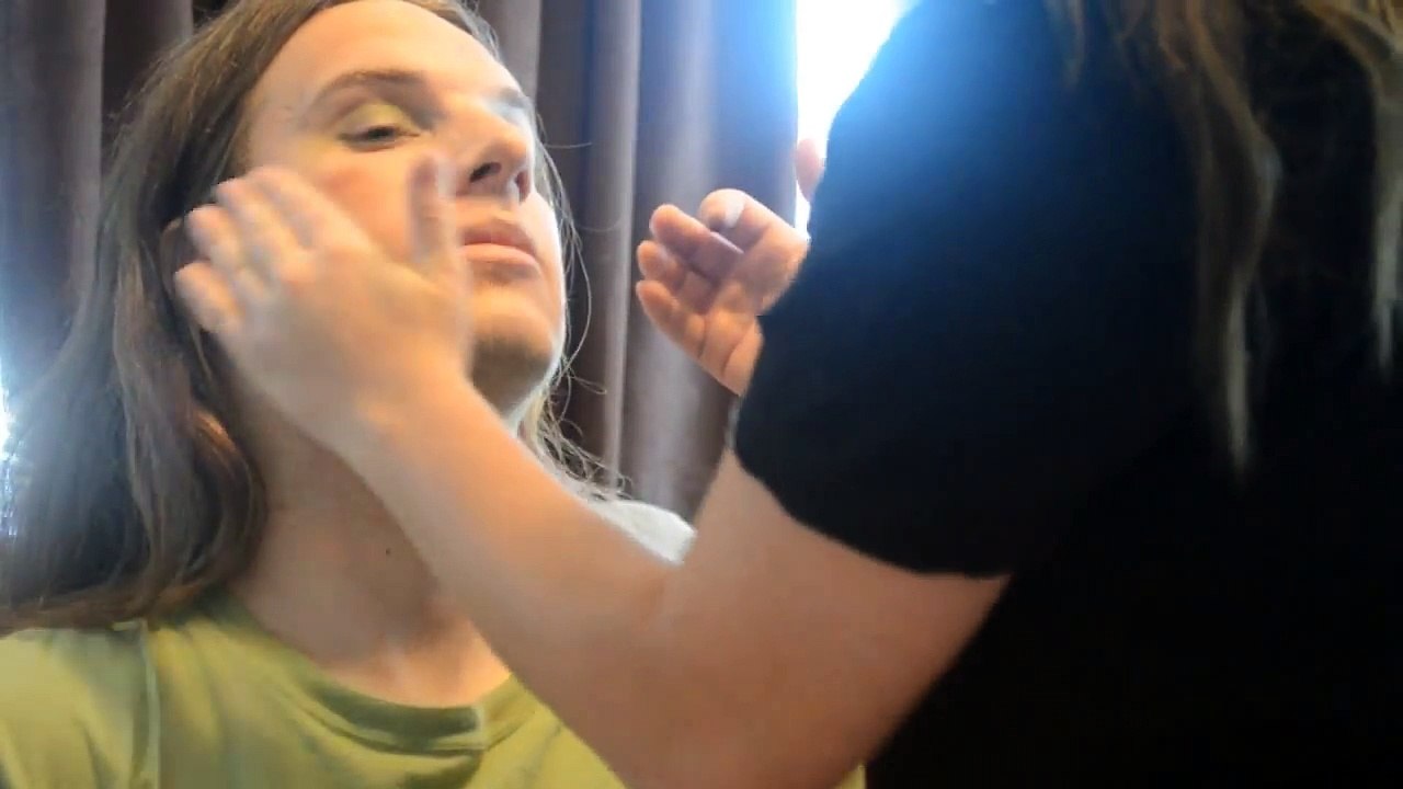 How to Force your Boyfriend to Crossdress : Step 5 Hair and Make-Up