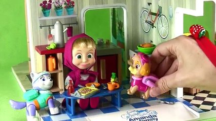 PATRULLA CANINA CON MASHA Y EL OSO: MASHA VA AL BAÑO ANTES DE DORMIR Y NO QUIERE CENAR! Hada español