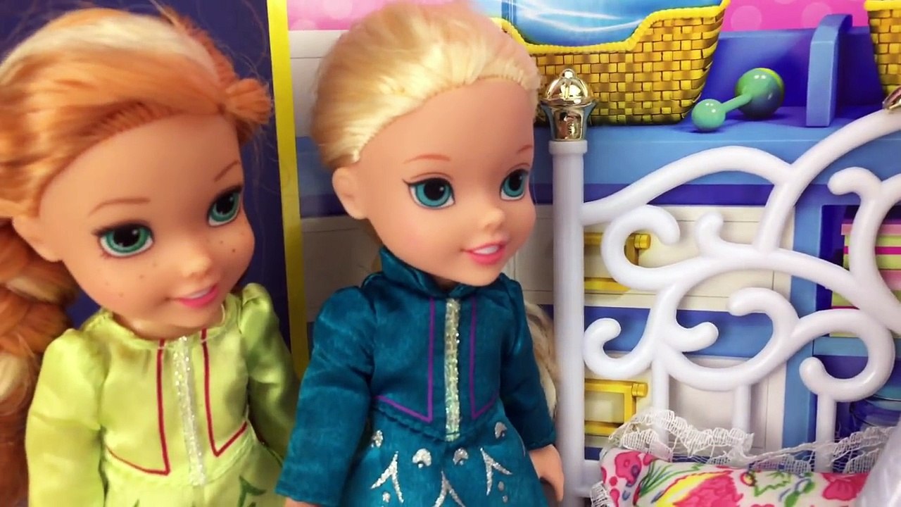 Frozen Elsa Has Triplet Babies! With Frozen Elsa and Anna Toddlers Plus More!