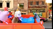 ❤ PEPPA PIG ❤ Frozen Elsa Atropela Batman - Desenho da Peppa Pig em Portugues Brasil