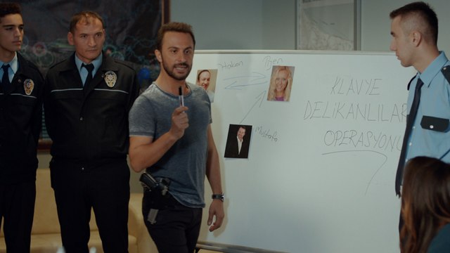 Klavye Delikanlıları 4. Bölüm Klavye Delikanlılarının İzinde