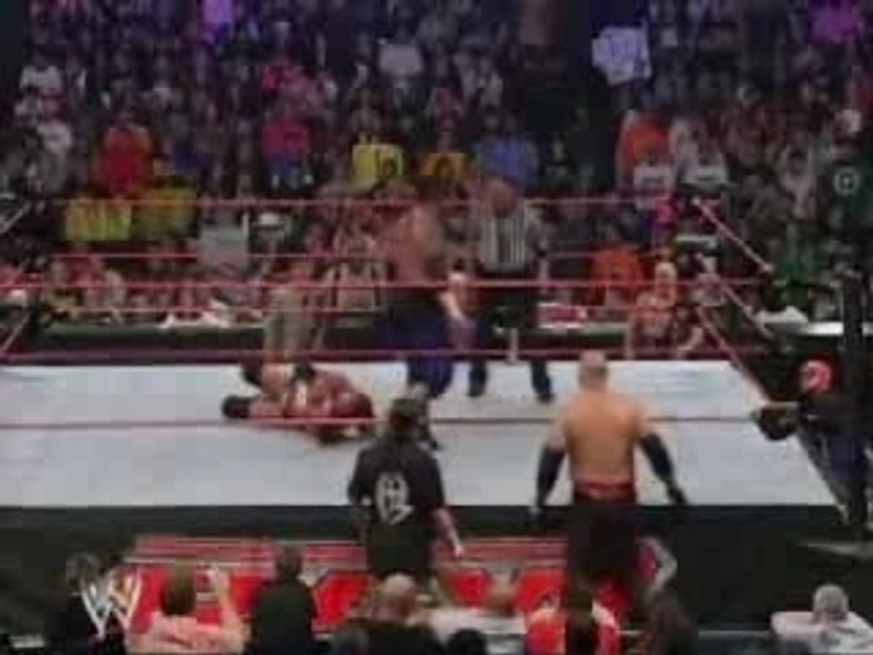 RAW 11/12/07 Triple H vs Umaga (Lumberjack_Match)