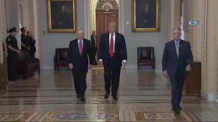 Trump'a, Rusya Bayraklı Protesto: "Vatan Haini"