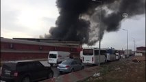 Beylikdüzü'nde Bir Tekstil Fabrikasının Kumaş Deposunda Yangın Çıktı - İstanbul