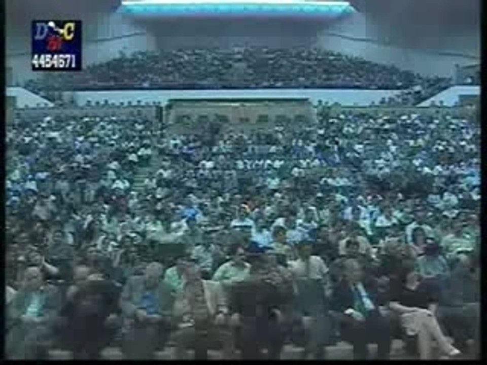 Mahmoud Darwish: أطل كشرفة بيت