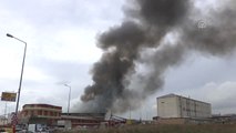 Beylikdüzü'nde Bir Tekstil Fabrikasının Kumaş Deposunda Yangın Çıktı (2) - İstanbul