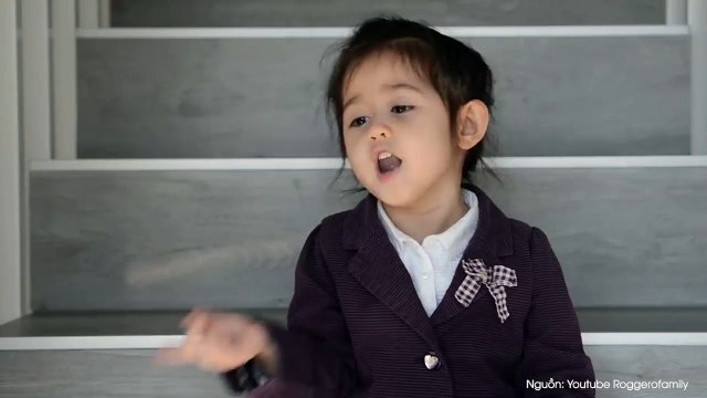 Bé gái lai Thụy Sĩ ngọng ngịu hát “Em Gái Mưa” siêu đáng yêu