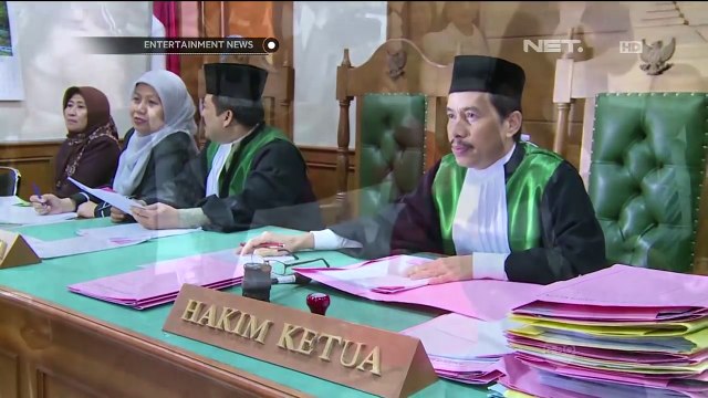 Perkembangan Sidang Nia Daniati dan Farhat Abbas