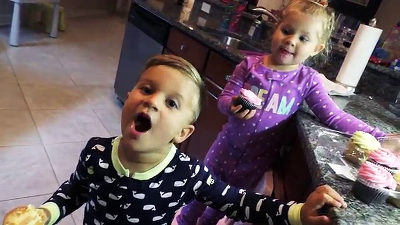 Johny Johny Yes Papa Popular Nursery Rhymes Songs for Children by Learn Colors With Johny Johny song