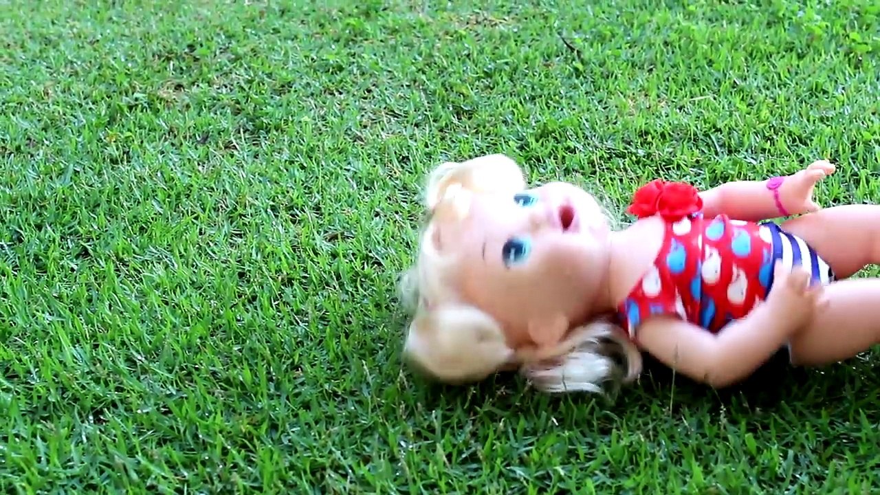 Minha Baby Alive Sophia Brinca na Piscina e na Praia em Costa de Sauipe na Bahia