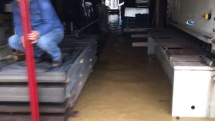 Alanya'da Sağanak Yağmur Sonrası İş Yerleri Sular Altında Kaldı
