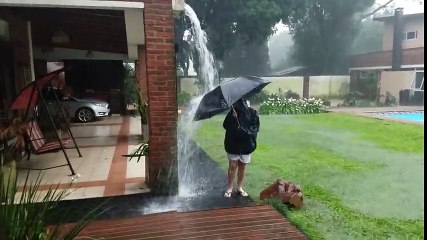 La foudre tombe a côté d'un enfant en Argentine