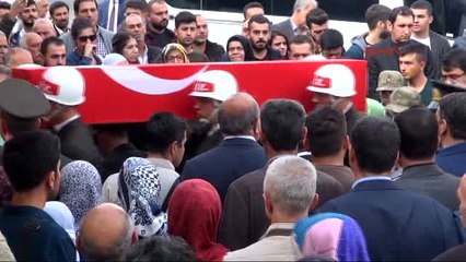 Diyarbakır Şehit Uzman Onbaşı Bilal Dicle'nin Cenazesi Camiye Getirildi 4
