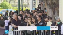 الحشود تجتمع لإلقاء نظرة الوداع على جثمان ملك تايلاند