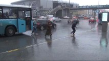 İstanbul'da Beklenen Yağış Etkisini Göstermeye Başladı