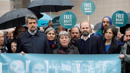 Δικάζονται για «τρομοκρατία» ένδεκα ακτιβιστές ανθρωπίνων δικιαωμάτων