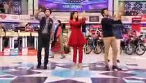 Mahira Khan Dancing with fahad mustafa in Jeeto Pakistan