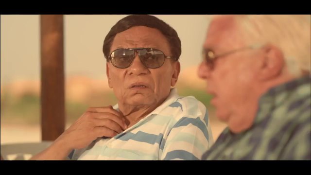 رد فعلك لما تكون نصاب وحد يحكي بلاويك القديمة ... شوف رد فعل الزعيم عادل امام #العراف