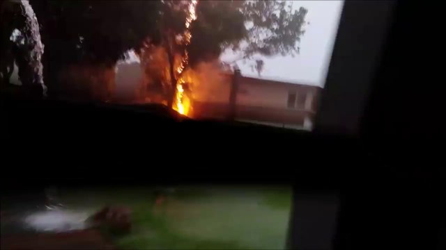 Il se fait foudroyé en pleine orage dans son jardin