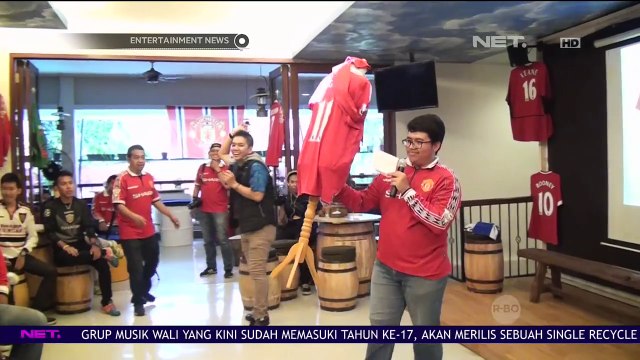 Rian D'Masiv Lelang Koleksi Jerseynya Demi Charity