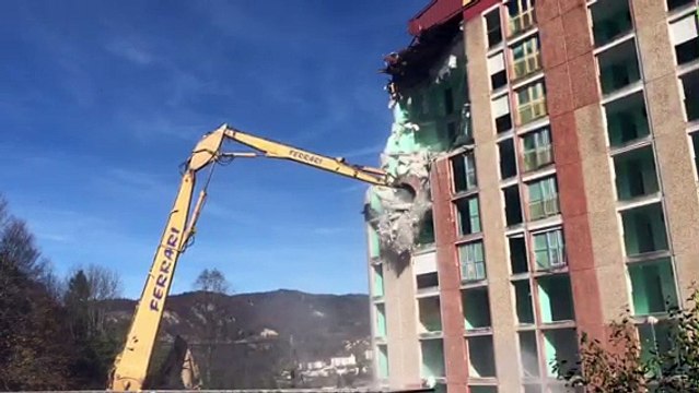 La démolition de la tour du Soleil a débuté à Morez, dans le Jura