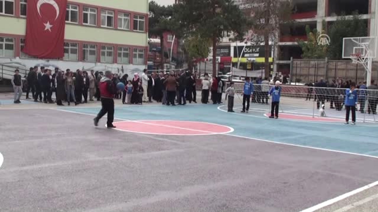 Öğrenciler ile Öğretmenler Görme Engelliler ile Maç Yaptı