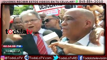 Policías usan la fuerza para impedir entrada de médicos al Ministerio de Salud Pública-CDN-Video